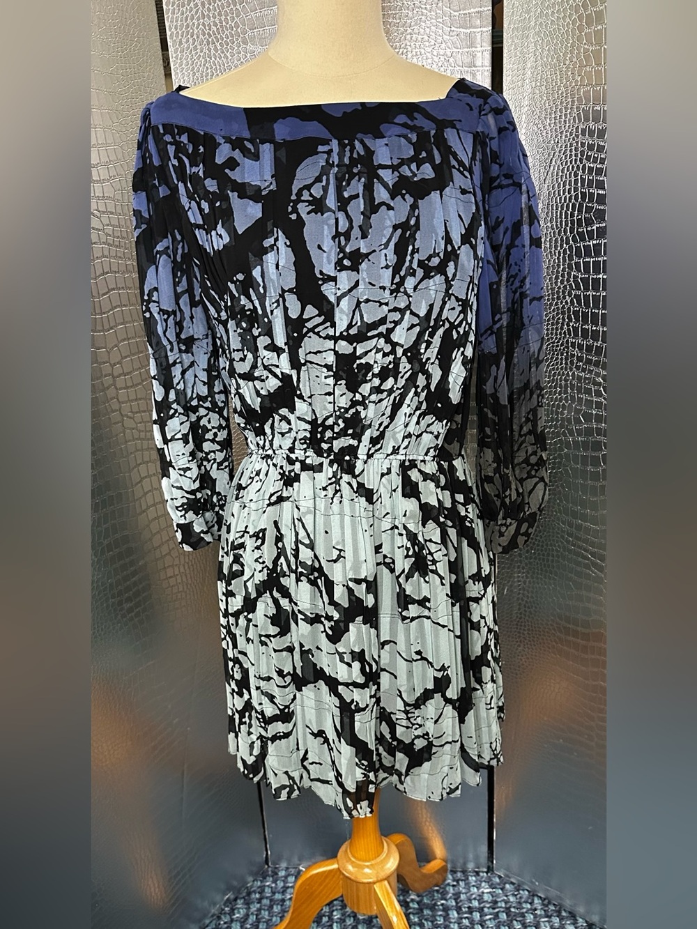 Diane Von Furstenberg Black and Blue Abstract Pleated Mini Dress